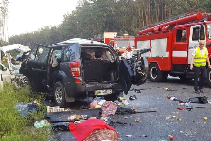 Оголошено підозру водію, з вини якого у ДТП під Києвом загинуло четверо людей