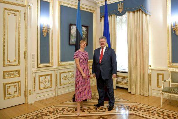 Порошенко і президент Естонії обговорили протидію гібридним загрозам з боку РФ