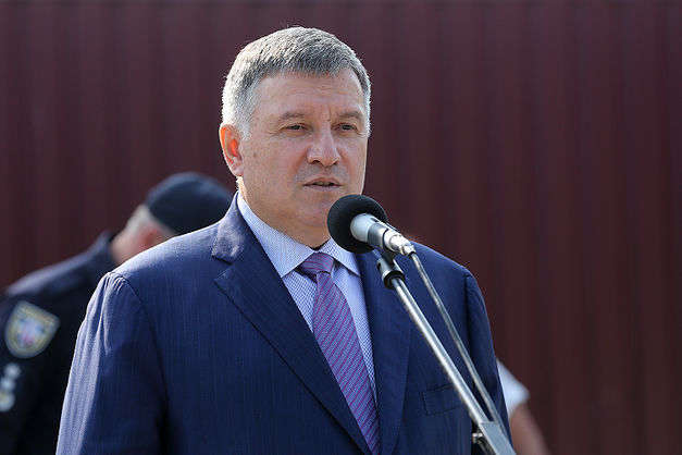 Арсен Аваков - Аваков прокоментував рішення суду щодо Омеляна: клоунада і фарс