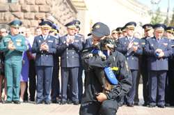 Рятувальники подякували службовим собакам за вірність: зворушливі фото