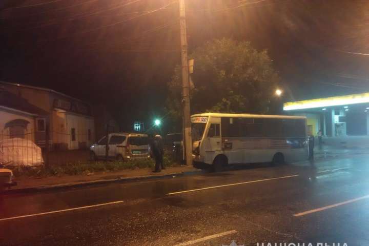 В Одесі маршрутка врізалася в електроопору: є постраждалі