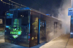 У столиці на ходу загорівся тролейбус