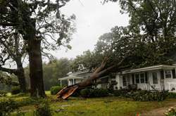 Близько мільйона домоволодінь залишаються без електроенергії в результаті негоди