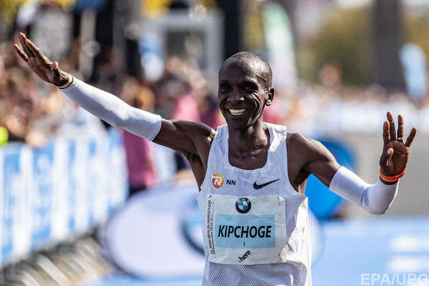 Кенієць Еліуд Кіпчоґе встановив світовий рекорд у марафонському бігу