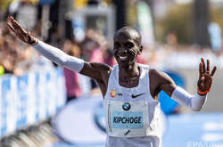 Кенієць Еліуд Кіпчоґе встановив світовий рекорд у марафонському бігу