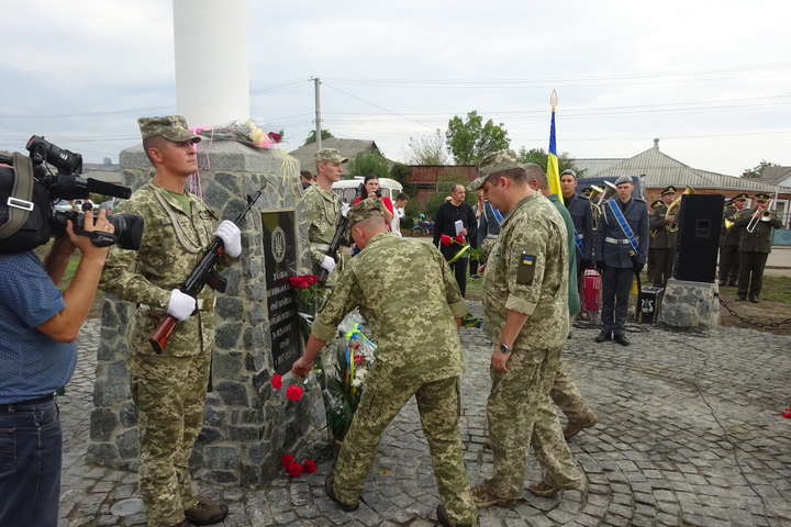 Пам’ятник воякам, які перемогли більшовиків, встановили на Одещині