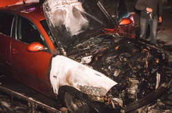 Вогонь охопив моторний відсік автомобіля