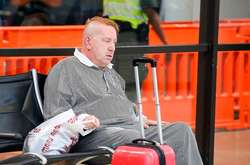 Фронтмена Sex Pistols застали в жалком виде в одном из аэропортов (фото)