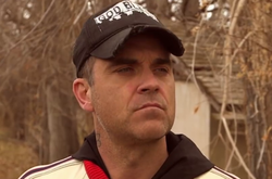 Робби Уильямс окончательно свихнулся и отправился на чужое ранчо искать инопланетян