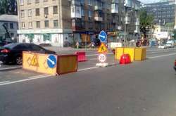 Через аварію на колекторі на Шулявці провалився асфальт 