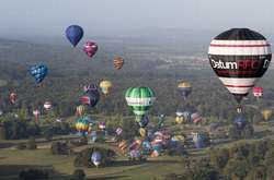 Новый рекорд Великобритании: 170 воздушных шаров одновременно поднялись в воздух (фото)