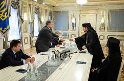  17 вересня президент Петро Порошенко прийняв екзархів Вселенського патріархату в Україні 