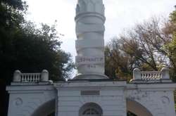 Вандали спаплюжили найстаріший київський пам’ятник (фото)