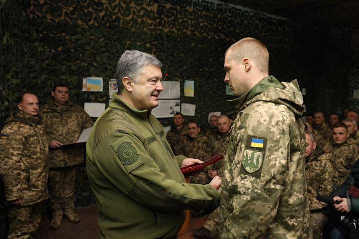 З січня 2019 року український солдат має отримувати не менше 10 тис. грн – президент