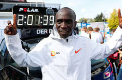 Кенійського легкоатлета під час марафону збив автомобіль