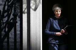 Британські парламентарі закликають Мей розробити альтернативний план виходу із ЄС