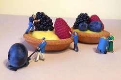 Это нужно видеть: кондитер создает миниатюрные миры из десертов (фото)