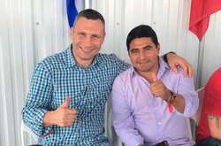 Мексиканець Ерік Моралес має намір провести консультацію з Віталієм Кличком