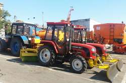 Тонни солі і сотні одиниць спецтехніки: столичні дорожники готуються до зими (фото)