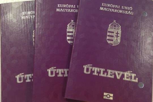 На Закарпатье украинцам выдают паспорта Венгрии и просят скрывать это от украинской власти