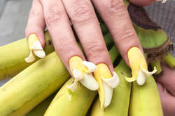 Сеть покорил необычный арт-маникюр (видео)