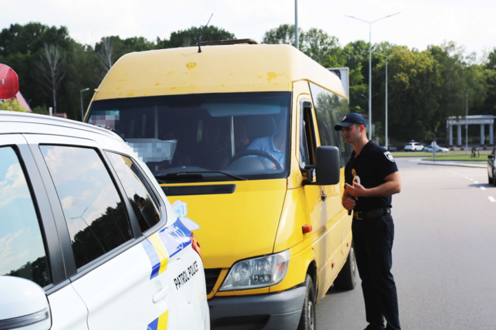 Поліцейські Вінниччини перевіряли пасажирські перевезення: виявлено більше тисячі порушників