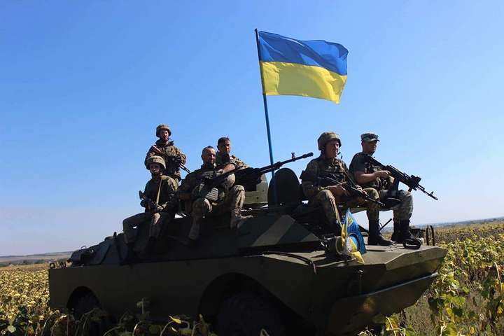 Доба на Донбасі: 24 ворожі обстріли, одного українського бійця поранено