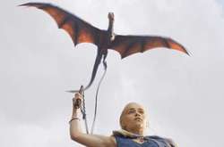 Эмилия Кларк оригинально отпраздновала победу на «Эмми» (фото)