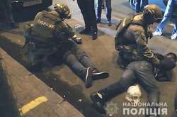 Поліцейські затримали зловмисника у момент передачі набоїв