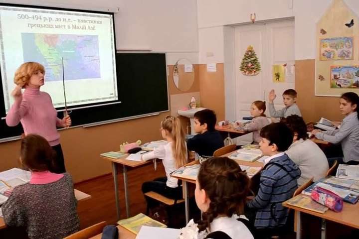 В Киеве не хватает денег на зарплаты учителям