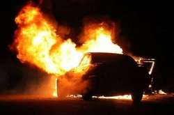 Внаслідок займання пошкоджено обшивку моторного відсіку та ізоляцію електропроводів автівки (ілюстративне фото)