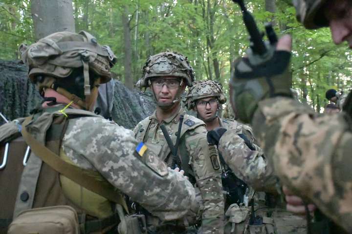 Українці «захопили» штаб італійського і американського спецназу в Німеччині 