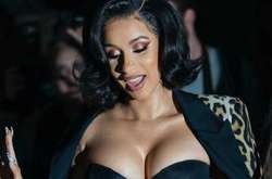 Скандальная Карди Би показала свои свадебные фото из спальни