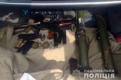 Чоловіка викрили під час спроби збуту зброї та боєприпасів