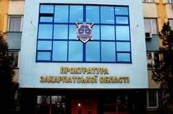 На Закарпатті чоловік зайшов в прокуратуру і побив правоохоронця