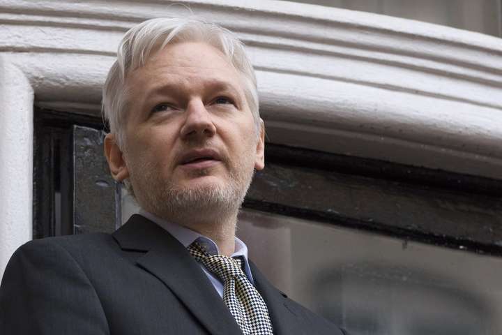 ЗМІ: російські дипломати планували таємно вивезти засновника WikiLeaks в РФ