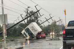 Відсутність світла та зруйновані будинки: столицею Канади пронісся потужний торнадо