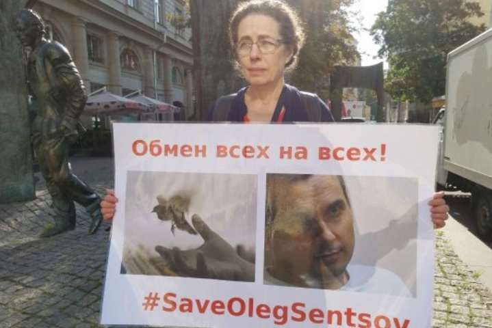 У Москві затримали учасників пікету на підтримку Олега Сенцова і Володимира Балуха