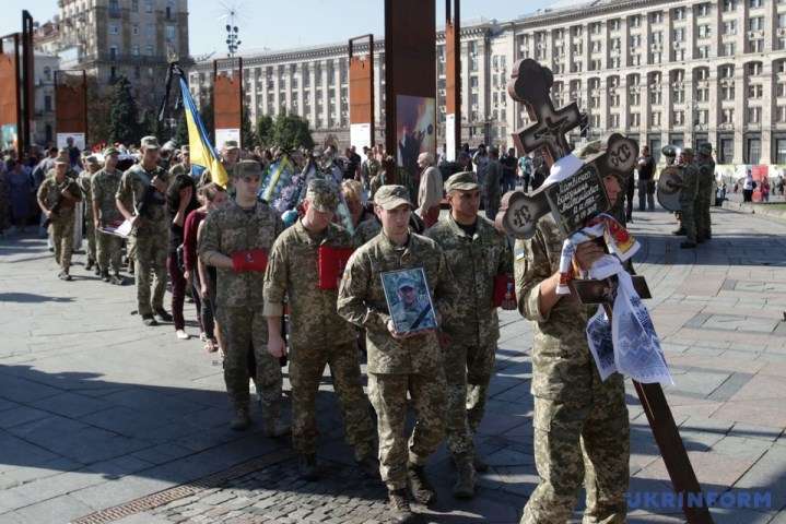 У Києві попрощалися із загиблим на Донбасі піхотинцем