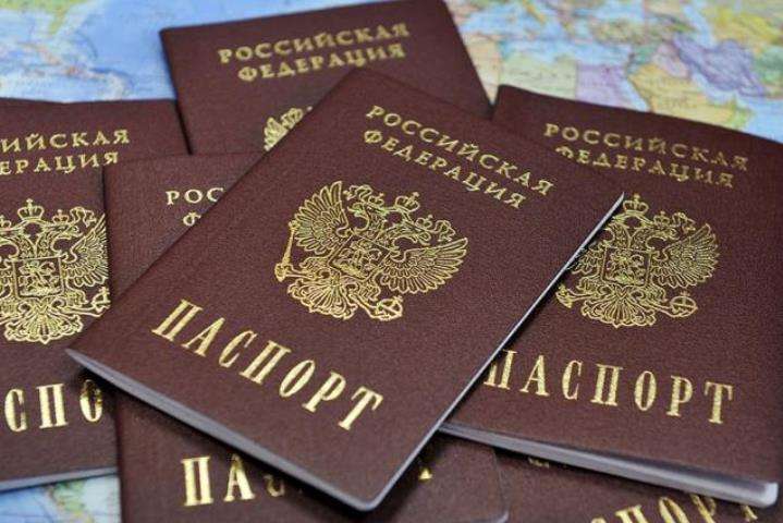 ЗМІ: Закордонні паспорти разом з фігурантами «справи Скрипалів» могли отримати ще кілька співробітників розвідки РФ