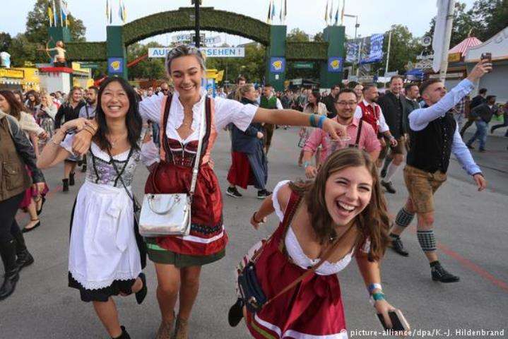 У Німеччині стартував найбільший пивний фестиваль світу «Октоберфест»