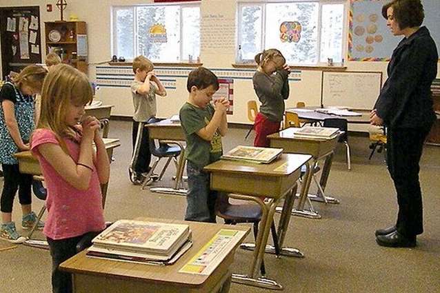 На Прикарпатті школам рекомендують починати тиждень з молитви