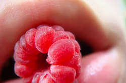 Ученые пришли к выводу, что идеальный оттенок помады зависит от цвета ваших сосков