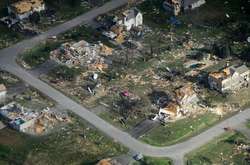 Внаслідок потужного торнадо у Канаді постраждали 30 людей