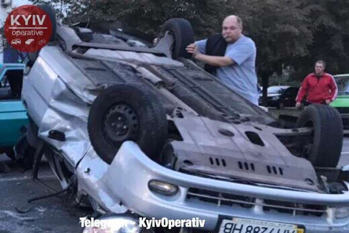 Масштабное ДТП в Киеве: пьяный водитель «Ланоса» разбил четыре машины