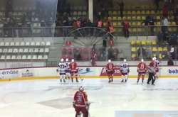 Під час матчу чемпіонату Словаччини з хокею на трибунах побилися фанати (відео)