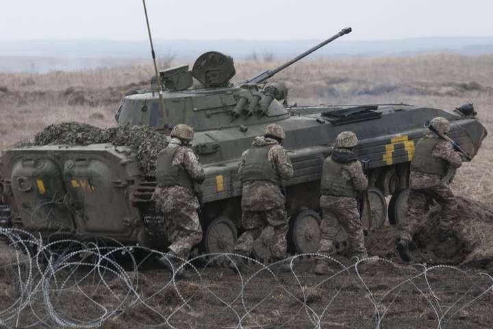 Загострення на Донбасі: 35 ворожих обстрілів, трьох військових поранено