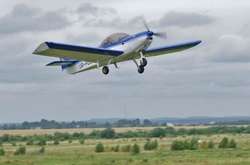 Над лісами Вінниччини розкидають вакцини від сказу