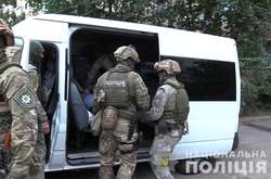 Спецпризначенці затримали киянина, який погрожував сусідам зброєю