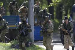 На Донбасі окупанти заборонили чоловікам призивного віку виїжджати в Росію 